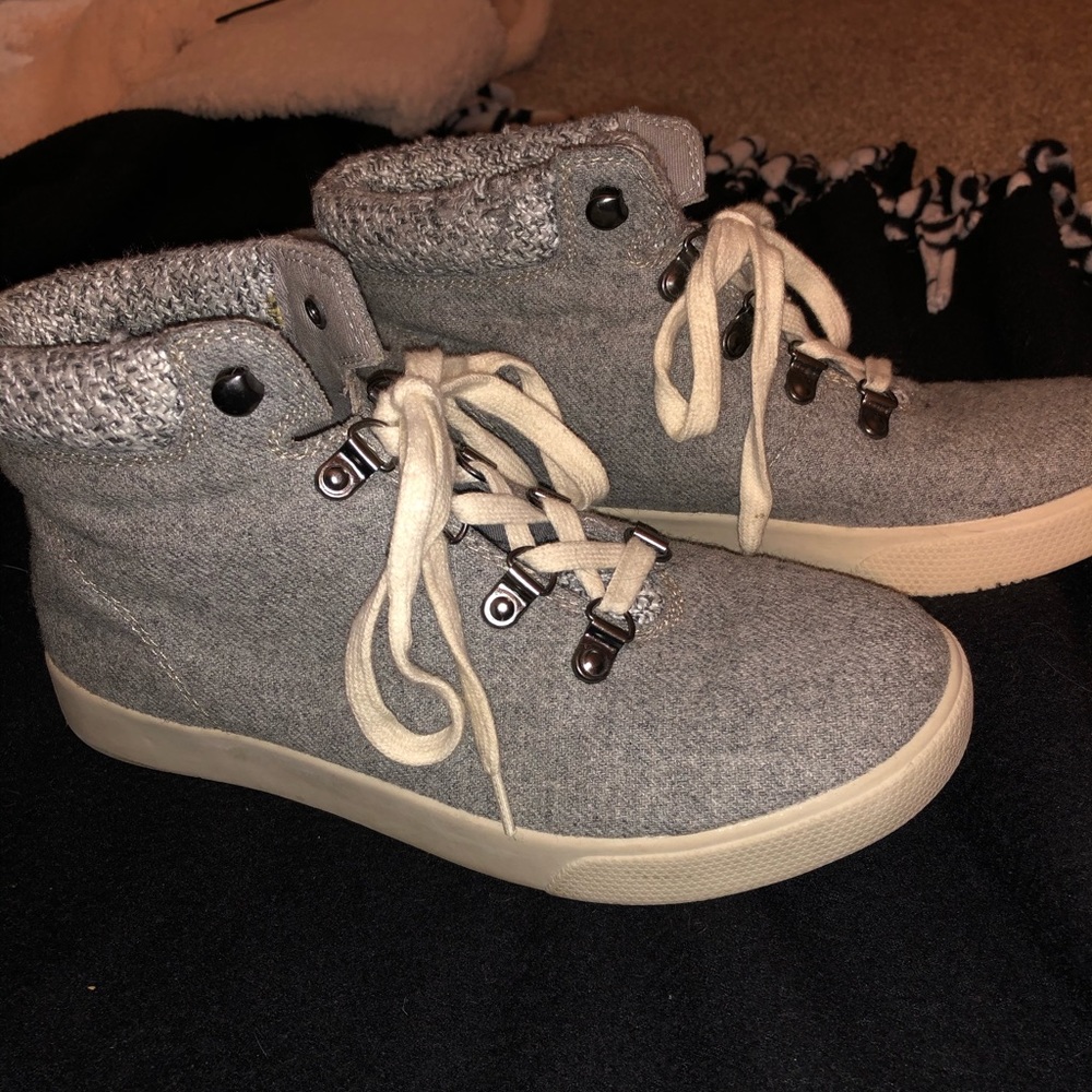 SO grey lace up shoes